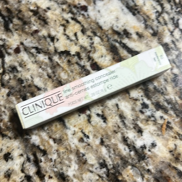 🌙♣️Rare! Clinique Moderately Fair Line Smoothing Concealer - Picture 8 of 9
